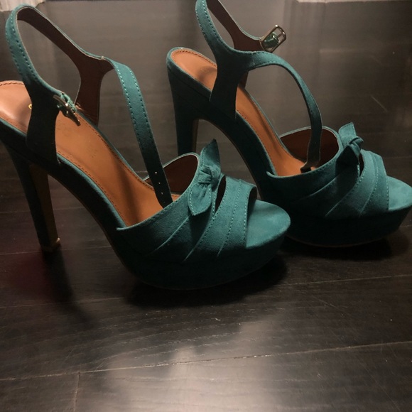 Eva Mendes New Shoes !! - Picture 2 of 4